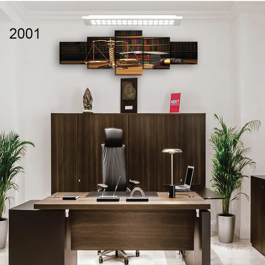 2001:لوحة القانون من خمس اطارات