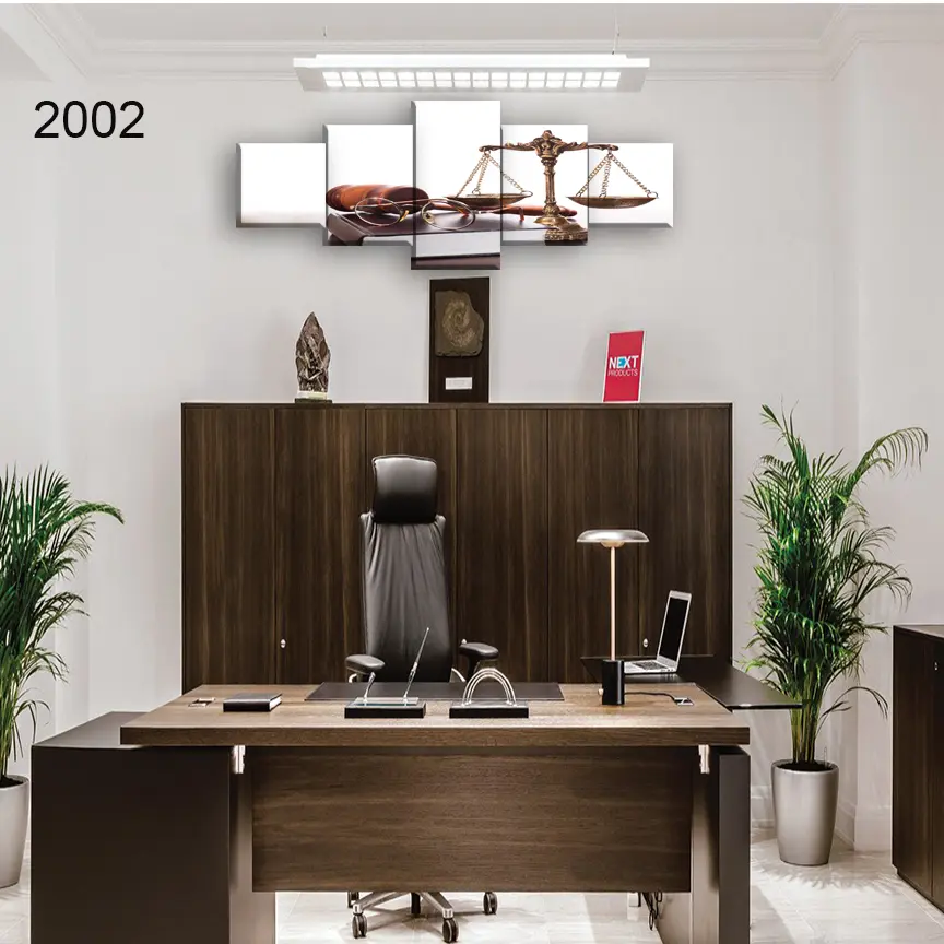 2002:لوحة القانون من خمس اطارات